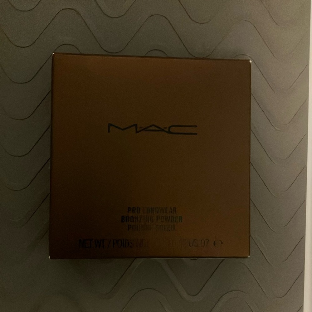 NWT MAC Pro Longwear Bronzing Powder in Nude On Board shade